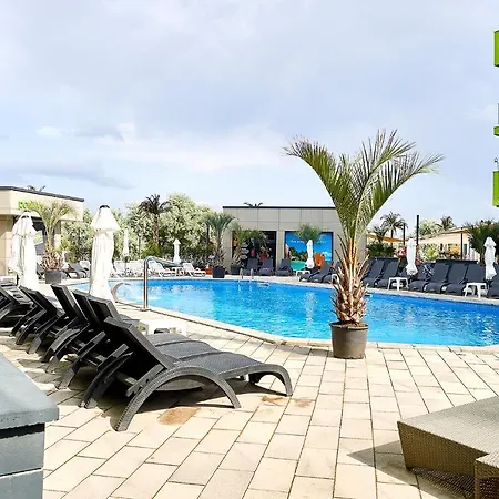 Sea And Pool View N Pools Apartment Navodari